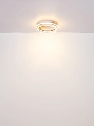 bellesuspensionluminaireavecélémentsdorésblondie-1