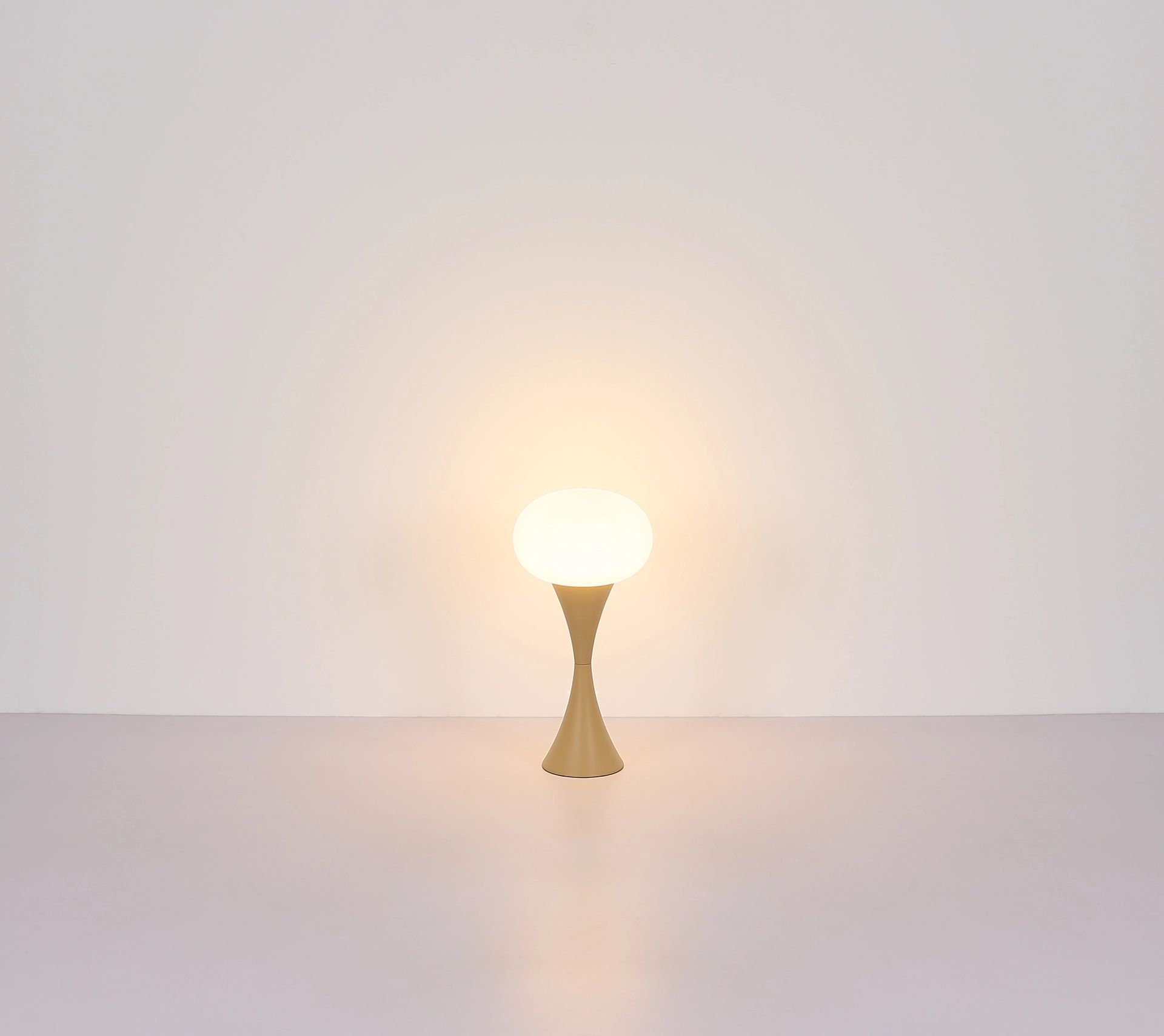 globo-lampedetable-lula-beige-métal-ø18cm-e14-21027sa-1