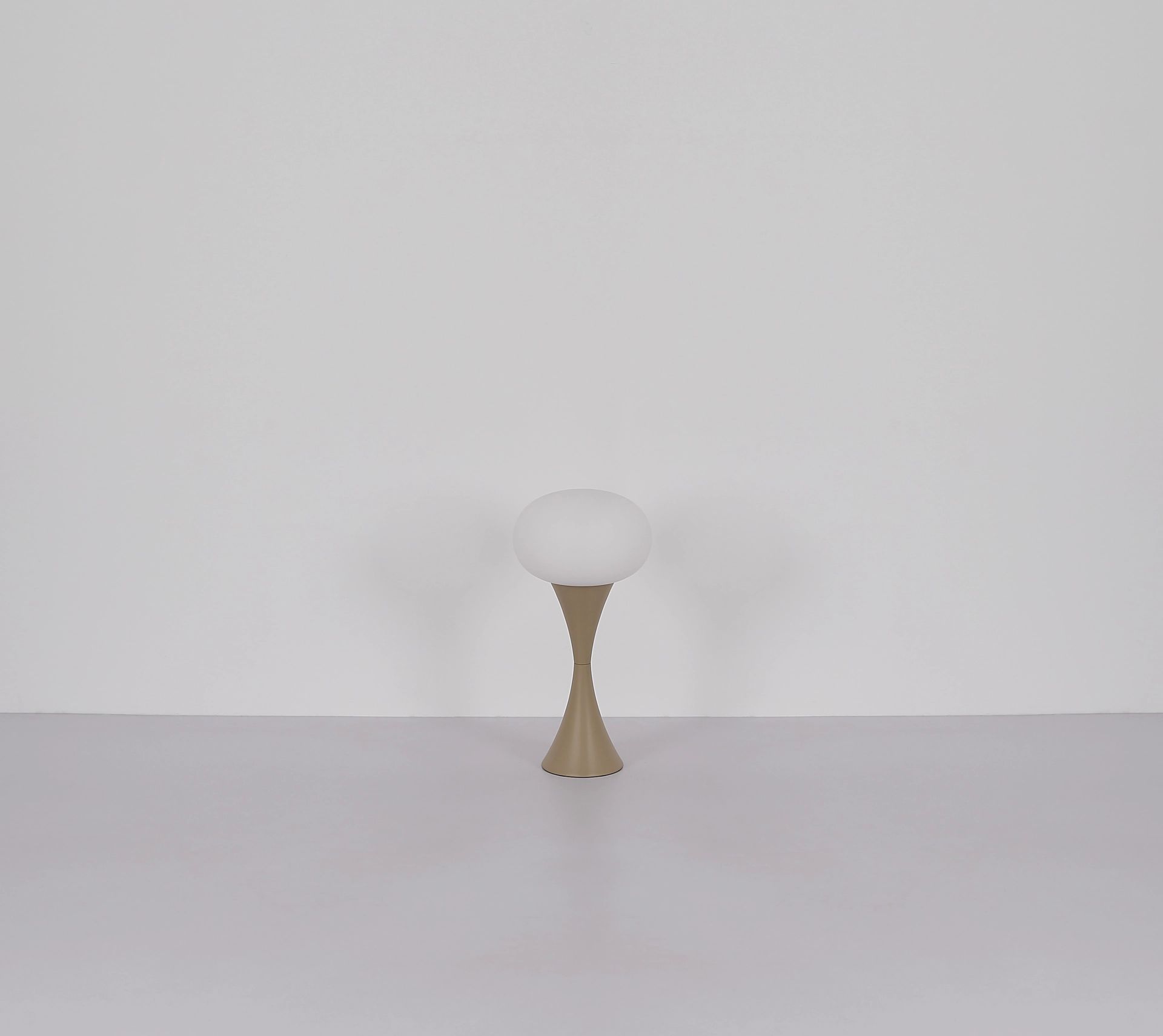globo-lampedetable-lula-beige-métal-ø18cm-e14-21027sa-1