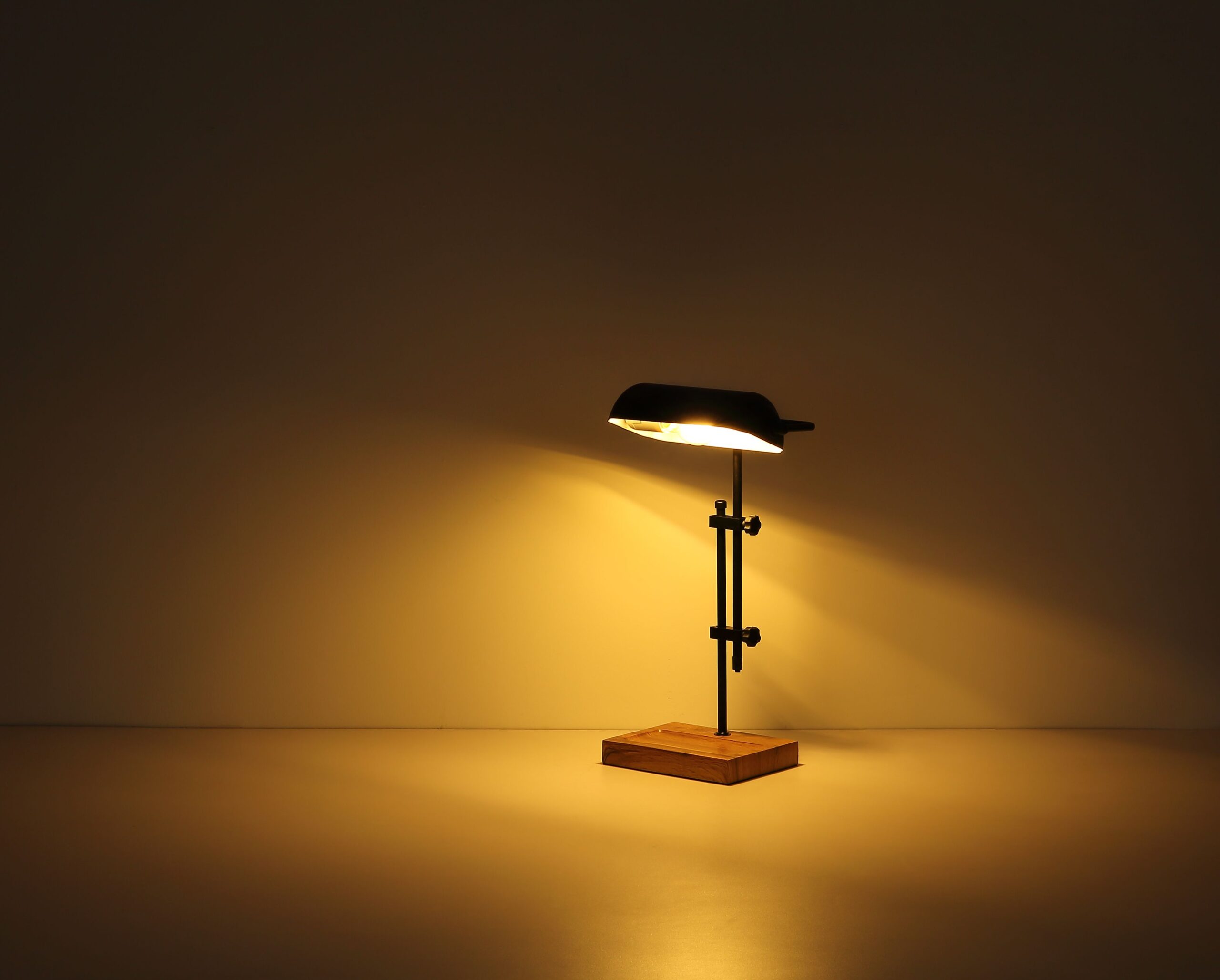 globo-lampedetable-marid-noir-métal-lampedenotaire-e27-24918-1