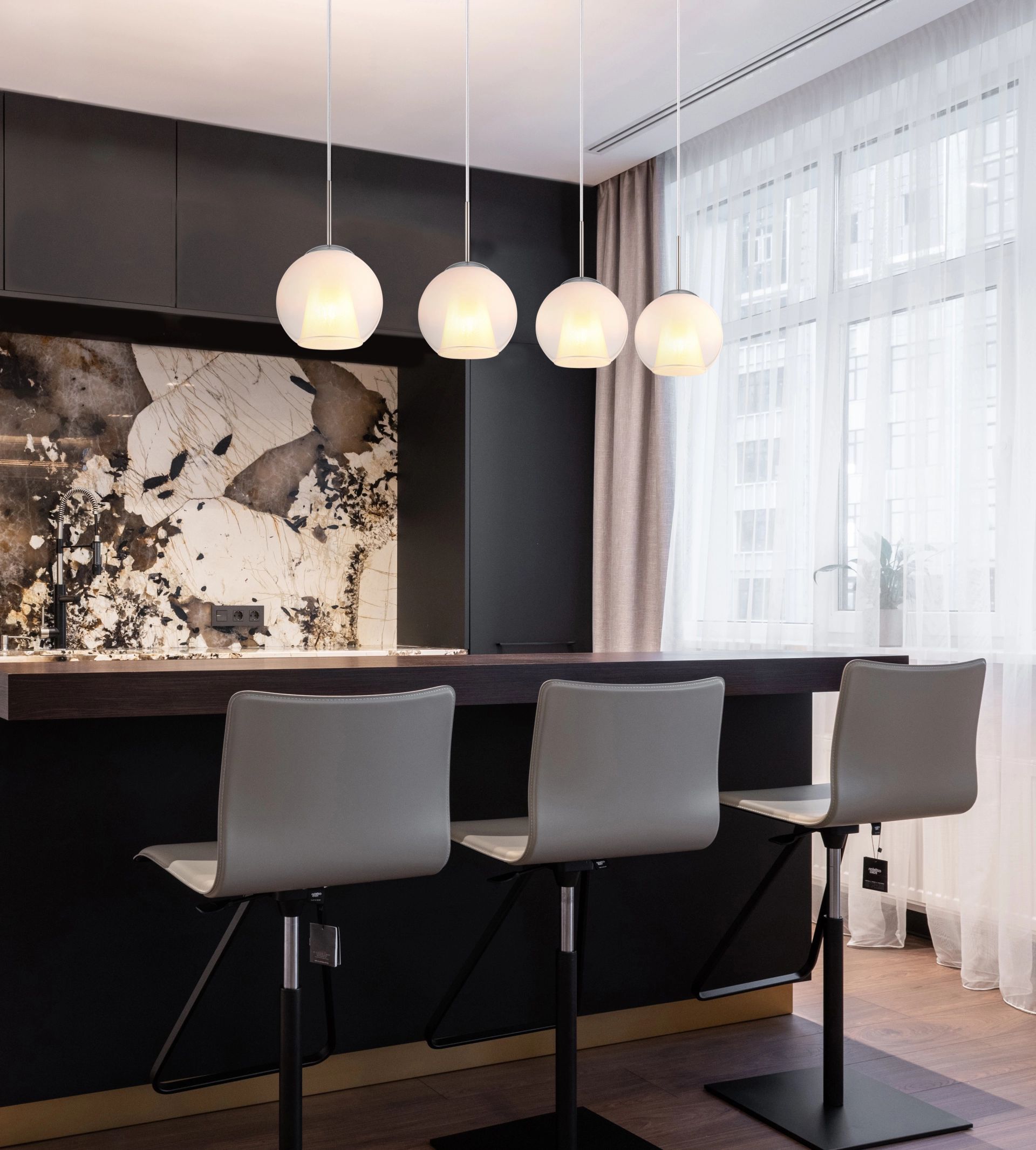 globo-suspension-barry-acier-verre-grandelampedetableàmanger-e27-15749n-4h-1