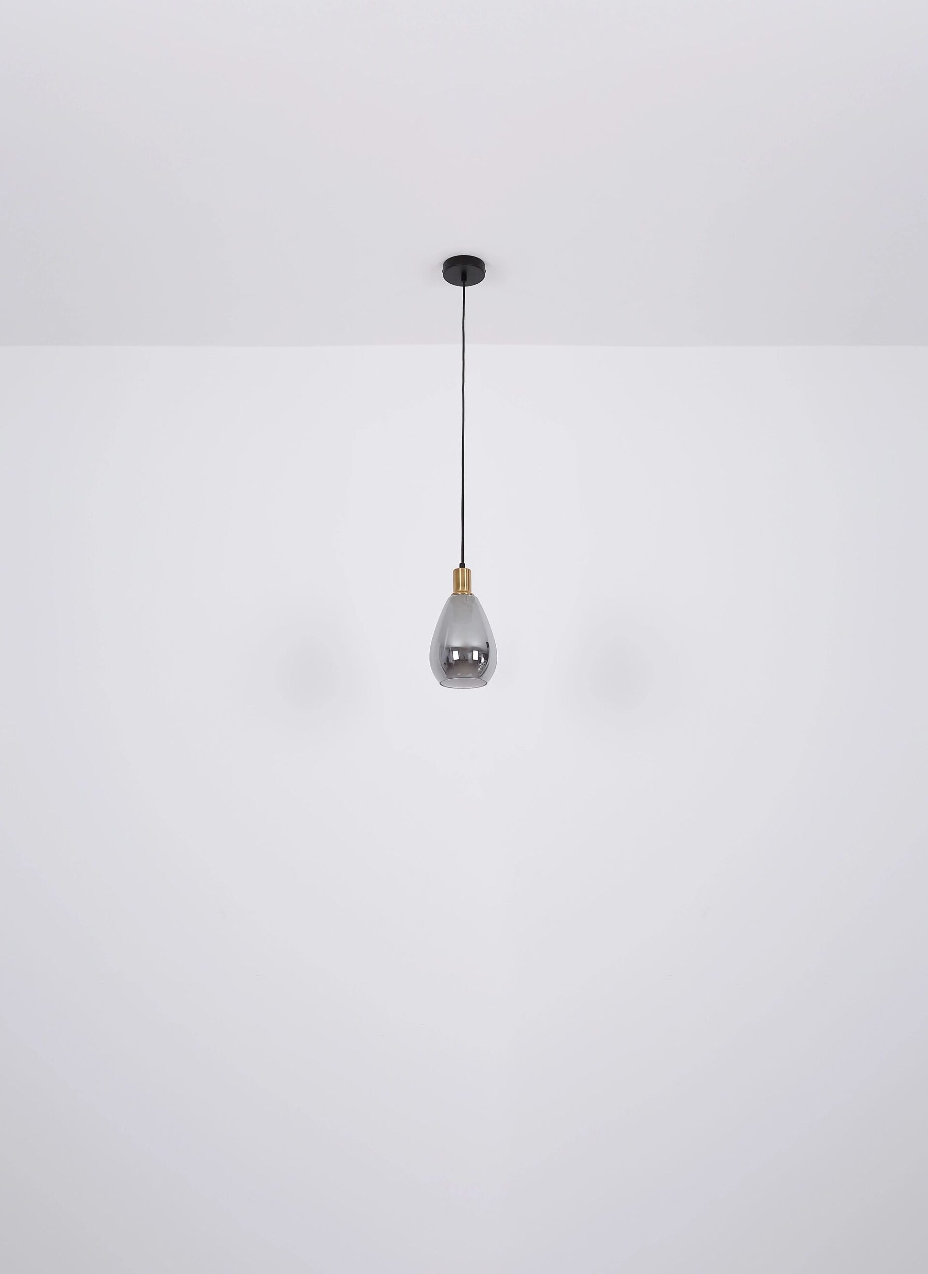 globo-suspension-fanni-noir-verre-ø15cm-e27-15563h-1