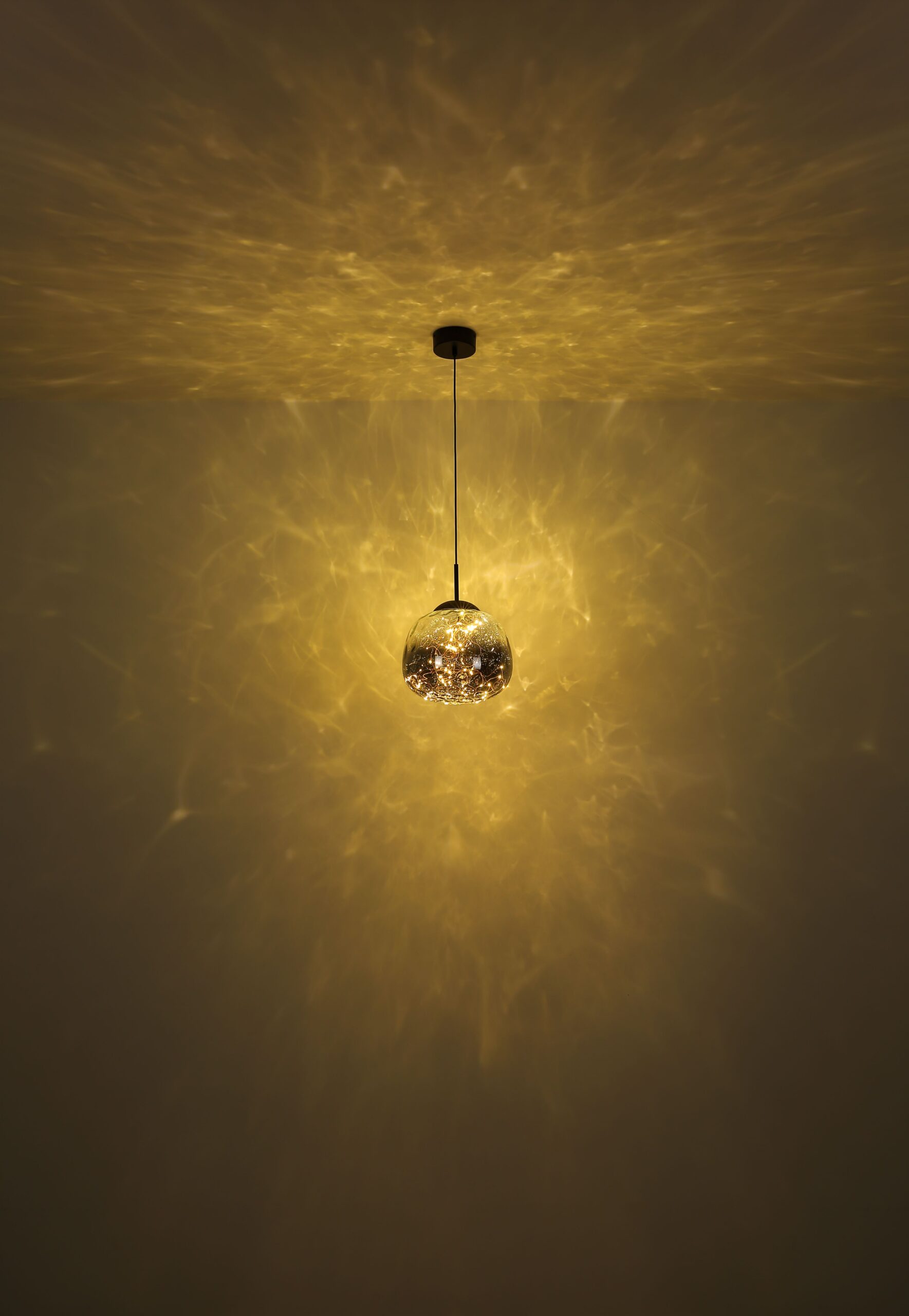 globo-suspension-firefly-noir-verre-ø30cm-led-15642-1