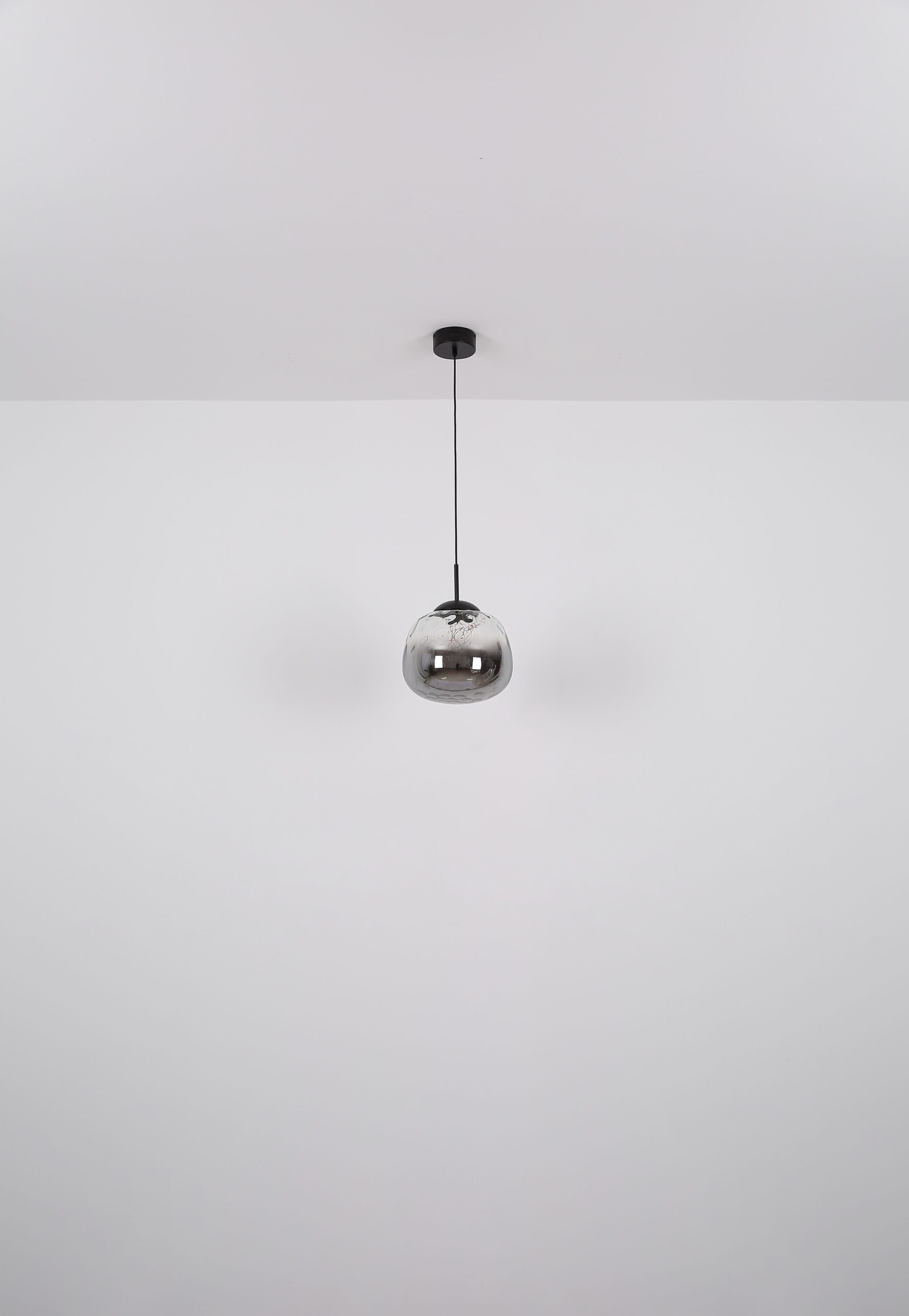 globo-suspension-firefly-noir-verre-ø30cm-led-15642-1