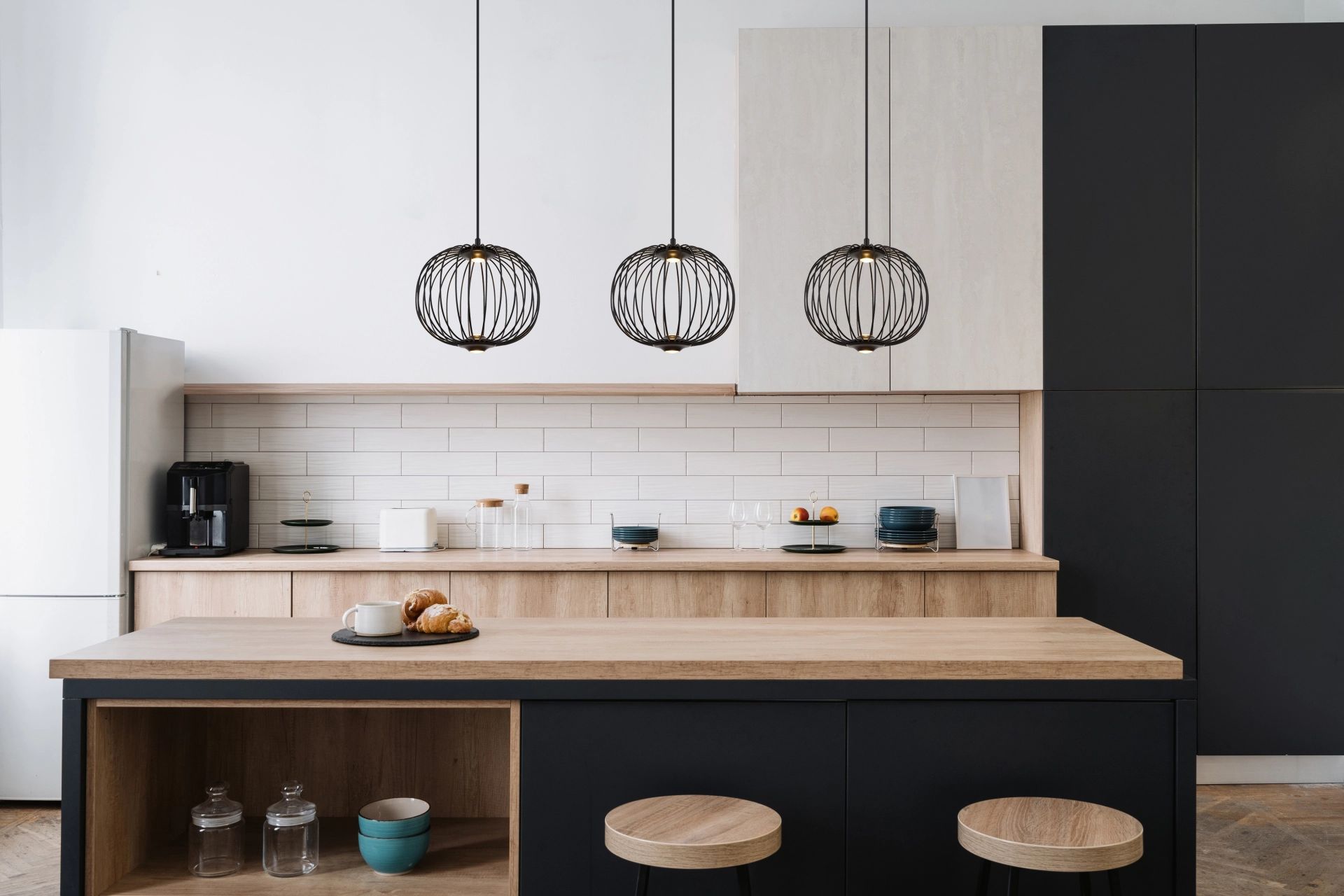 globo-suspension-galway-noir-métal-grandelampedetableàmanger-led-15652-3h-1