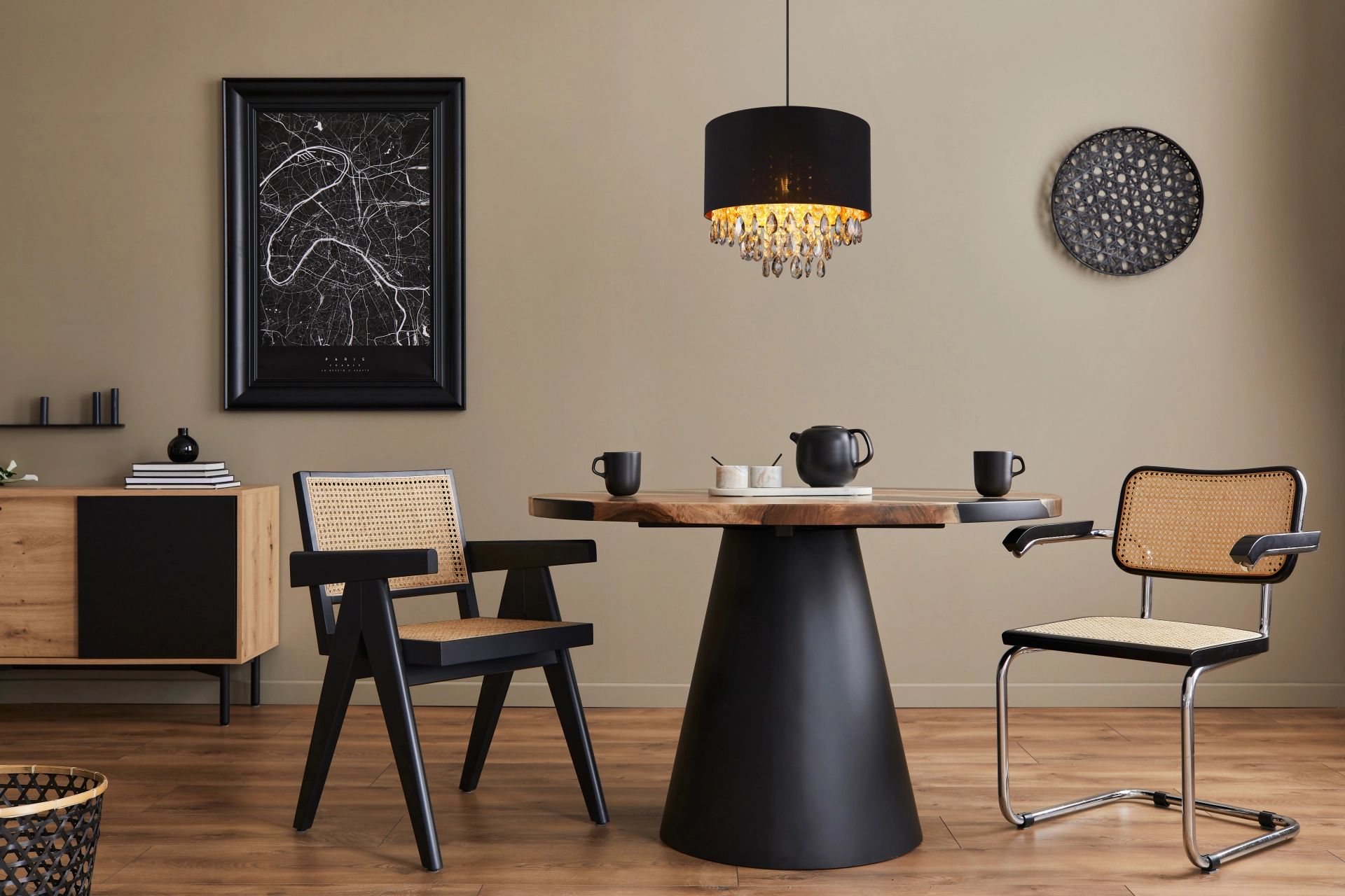 suspensionnoireavecdétailsdorésetcristal.coletta-1