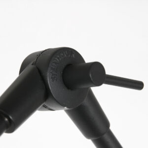 élégantelampearcnoireavecabatjourenliègesteinhauerprestigechic-5